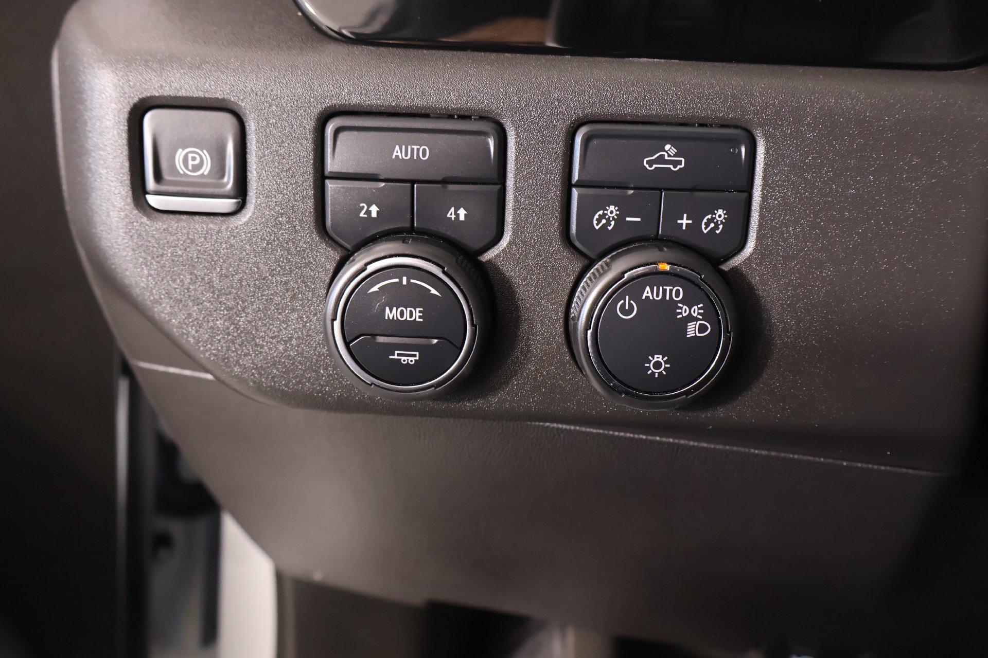 Used 2024 Chevrolet Silverado 1500 LT AWD/4WD image 8