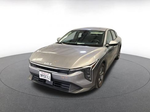 Used 2025 Kia K4 FWD image 2