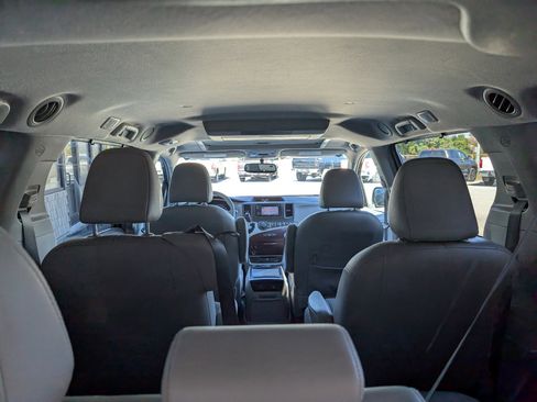 Used 2012 Toyota Sienna Limited image 26