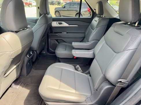Used 2025 Ford Explorer Active w/ Active Comfort Package AWD/4WD image 11