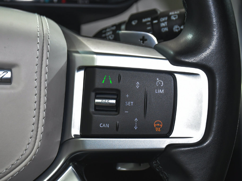 Used 2024 Land Rover Discovery Dynamic SE AWD/4WD image 34
