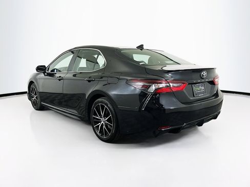 Used 2024 Toyota Camry SE image 5