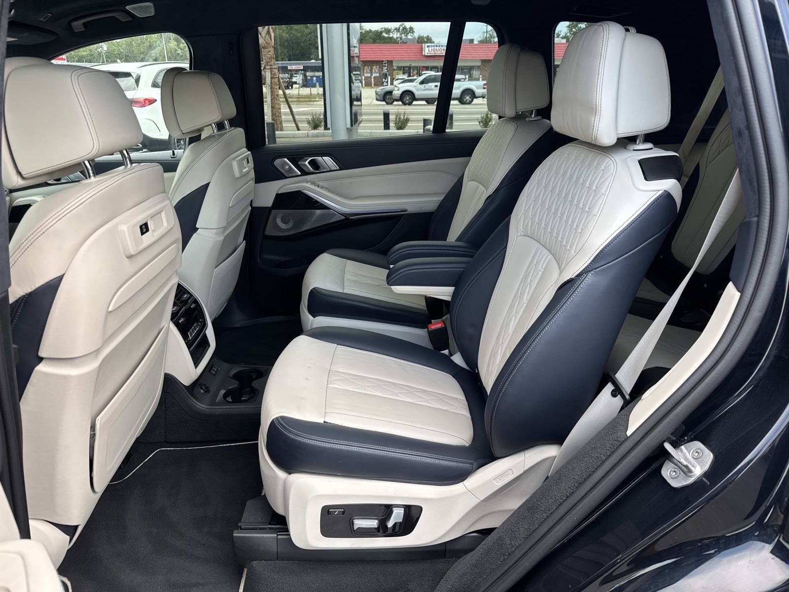 Used 2021 BMW X7 M50i w/ Dynamic Handling Package AWD/4WD image 14
