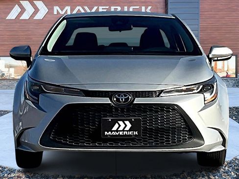 Used 2022 Toyota Corolla LE image 2