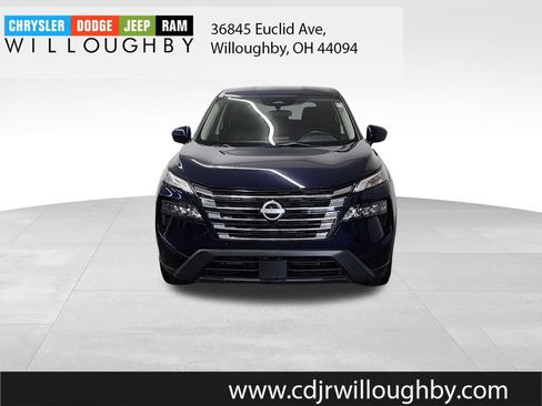 Used 2024 Nissan Rogue SV AWD/4WD image 2