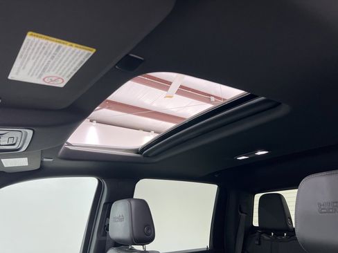 Used 2023 Chevrolet Silverado 2500 High Country w/ Technology Package image 17