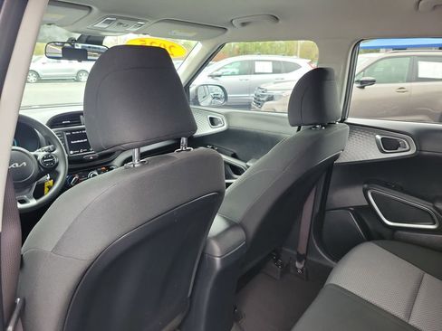Used 2025 Kia Soul LX w/ LX Technology Package image 10