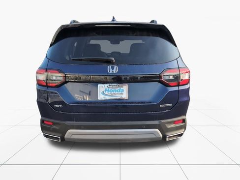 New 2025 Honda Pilot Touring image 7