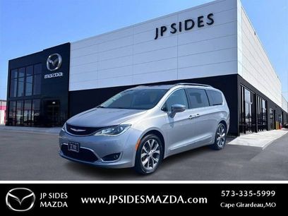 Used 2017 Chrysler Pacifica Limited w/ UConnect Theater Package