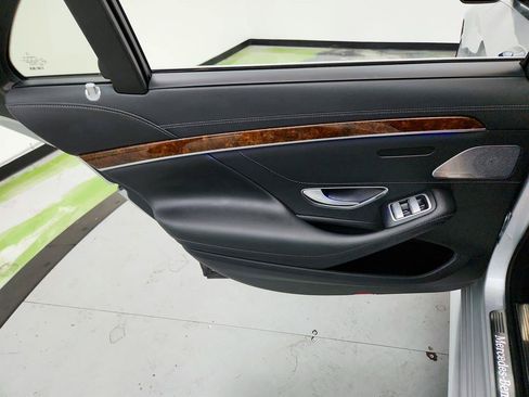 Used 2015 Mercedes-Benz S 550 4MATIC Sedan image 25