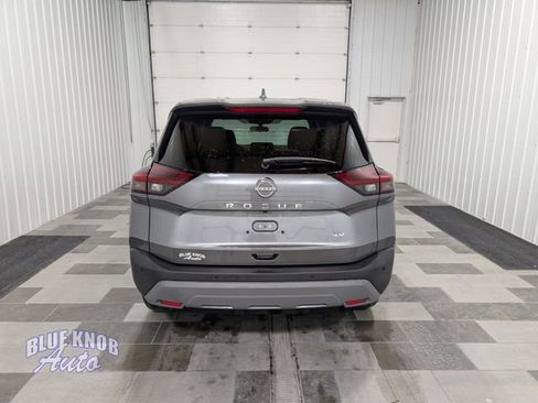 Used 2023 Nissan Rogue SV image 3