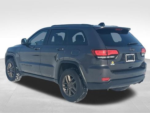 Used 2016 Jeep Grand Cherokee Laredo 75th Anniversary image 10