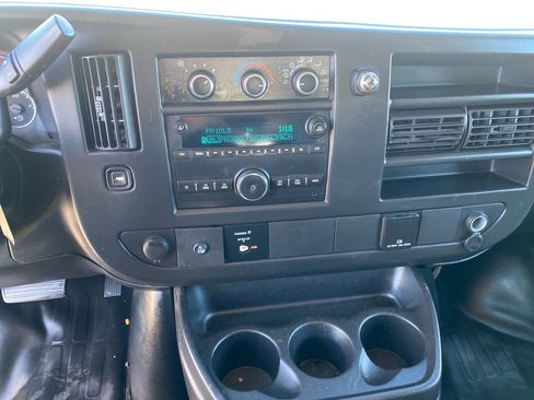 Used 2017 GMC Savana 2500 image 17