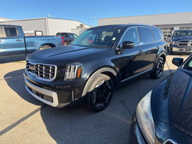 Used 2024 Kia Telluride S w/ S Sunroof Package FWD image 2
