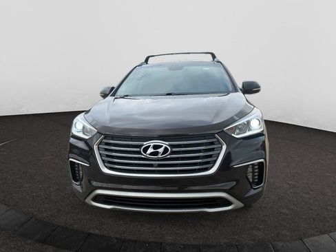 Used 2017 Hyundai Santa Fe FWD image 2