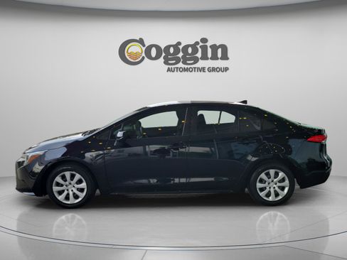 Used 2023 Toyota Corolla LE image 3