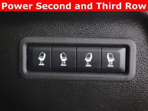 Used 2025 Jeep Wagoneer L Series III w/ Premium Group I image 35