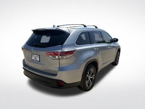 Used 2016 Toyota Highlander XLE FWD image 3