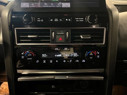 Used 2024 INFINITI QX80 Sensory image 19