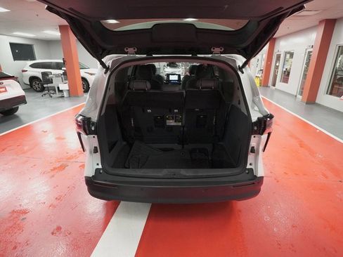 Used 2023 Toyota Sienna XLE w/ XLE Plus Package image 22