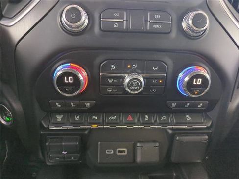 Used 2022 GMC Sierra 2500 AT4 w/ AT4 Premium Plus Package image 13