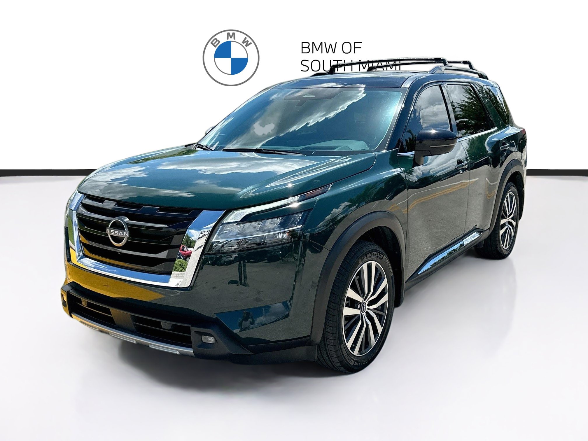 Used 2022 Nissan Pathfinder Platinum w/ Cargo Package FWD image 3