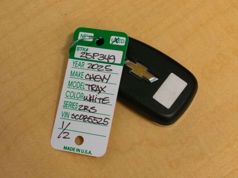 Used 2025 Chevrolet Trax RS image 16