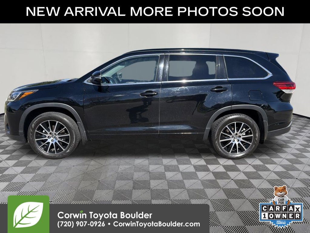 Used 2018 Toyota Highlander SE w/ Carpet Mat Package (TMS) AWD/4WD image 4