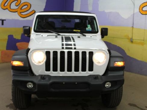 Used 2024 Jeep Wrangler Sport AWD/4WD image 3