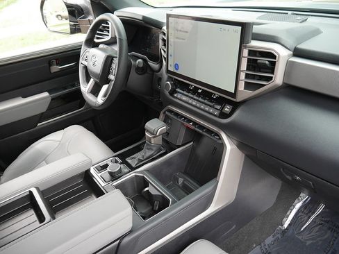 Used 2026 Toyota Tundra Limited AWD/4WD image 57