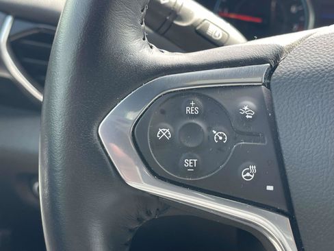 Used 2022 Chevrolet Traverse RS FWD image 24