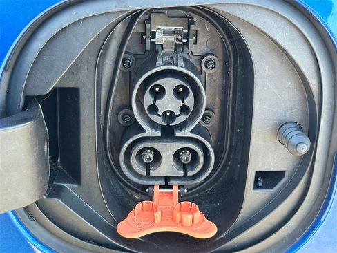 Used 2021 Chevrolet Bolt LT image 10