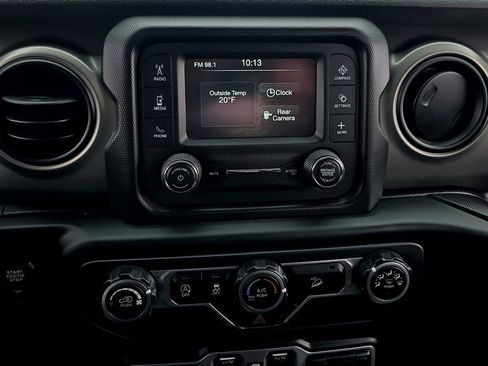 Used 2018 Jeep Wrangler Unlimited Sport S image 10