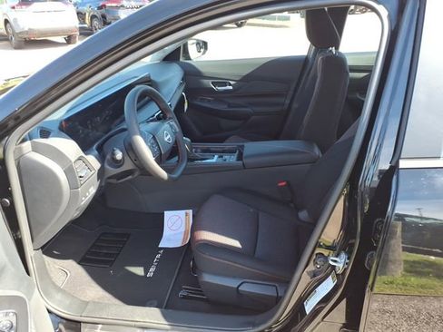 New 2026 Nissan Sentra SR FWD image 6