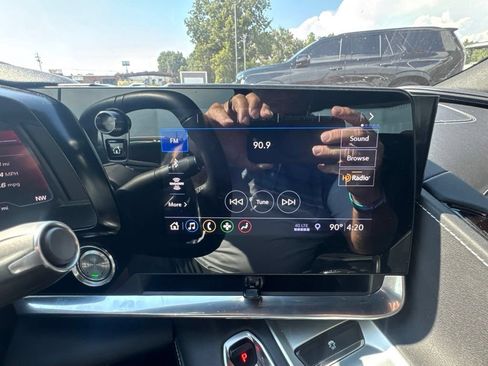 Used 2020 Chevrolet Corvette Stingray Coupe w/ 1LT RWD image 24