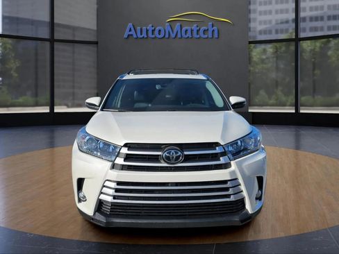 Used 2019 Toyota Highlander XLE AWD/4WD image 3