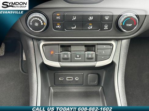 Used 2024 GMC Terrain SLE image 12