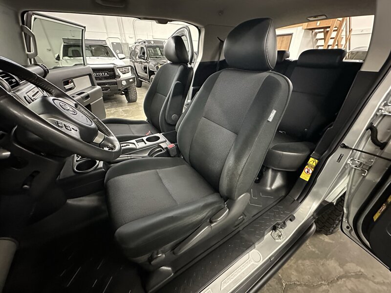 Used 2007 Toyota FJ Cruiser 4WD w/ Upgrade Pkg 2 image 32