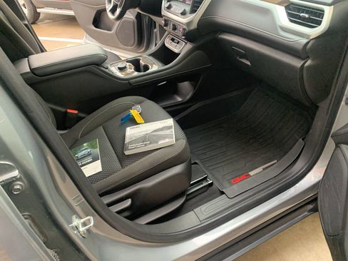 Used 2023 GMC Acadia SLE w/ Driver Convenience Package image 20