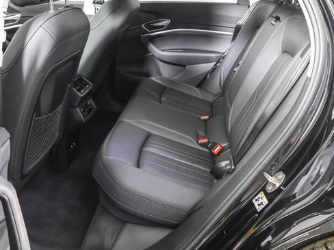 Used 2023 Audi e-tron Premium image 36