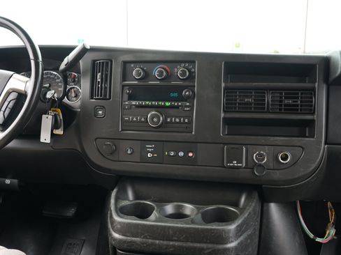 Used 2018 Chevrolet Express 3500 LT w/ LT Preferred Equipment Group RWD image 23