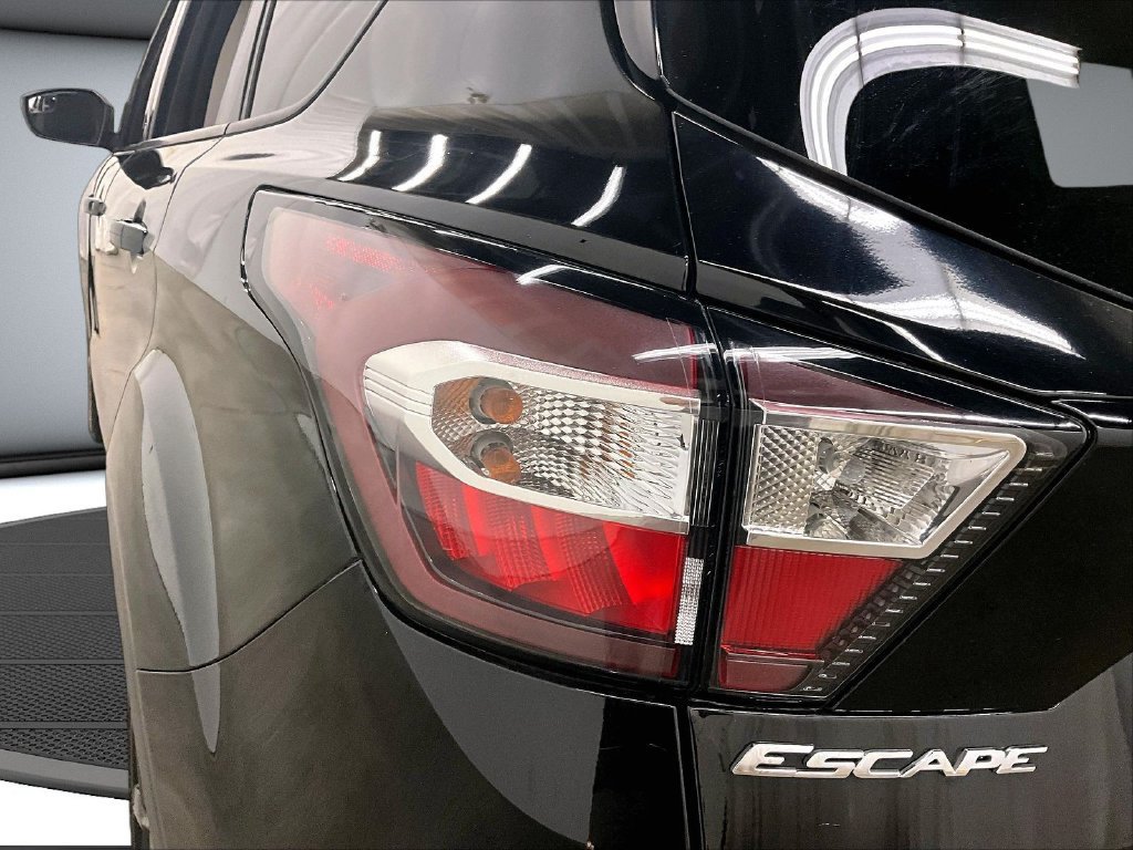 Used 2018 Ford Escape SE w/ SE Sport Appearance Package AWD/4WD image 22