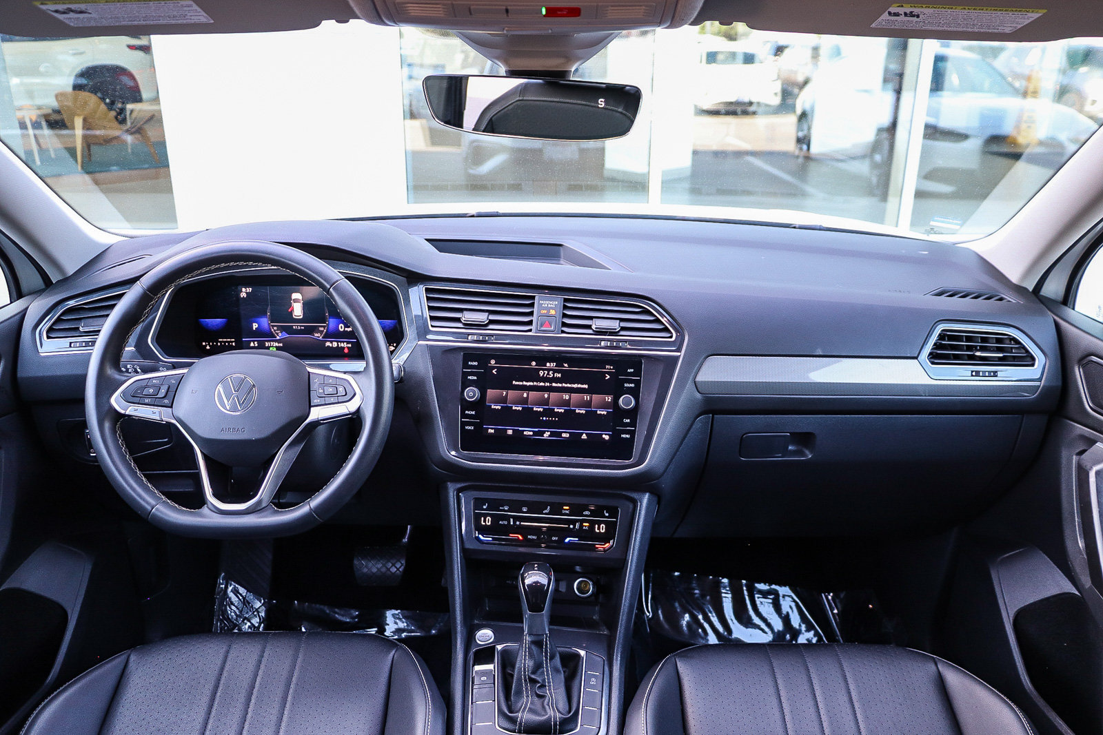 Used 2023 Volkswagen Tiguan SE FWD image 13