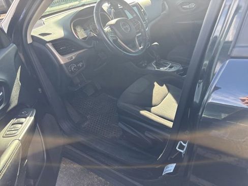 Used 2016 Jeep Cherokee Latitude w/ Cold Weather Group image 3