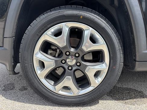 Used 2018 Jeep Compass Limited w/ Navigation Group AWD/4WD image 40