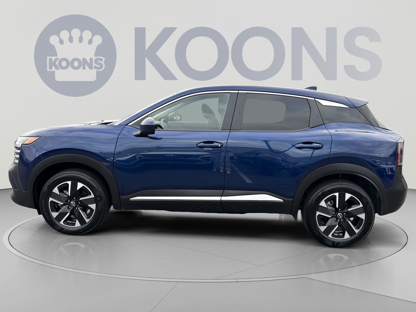Used 2025 Nissan Kicks SV AWD/4WD image 2