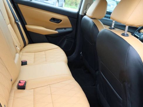 Used 2025 Nissan Sentra SV w/ SV Premium Package FWD image 16