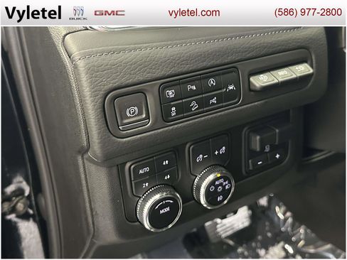 Used 2024 GMC Yukon Denali w/ Advanced Technology Package image 24