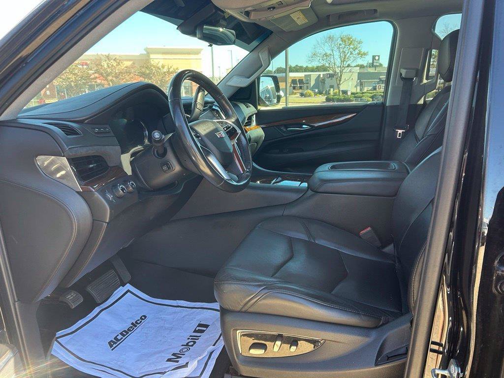Used 2018 Cadillac Escalade Luxury AWD/4WD image 11