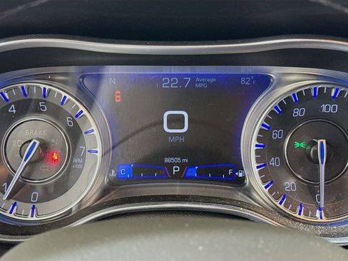 Used 2019 Chrysler 300 Touring w/ Chrome Appearance Package RWD image 10